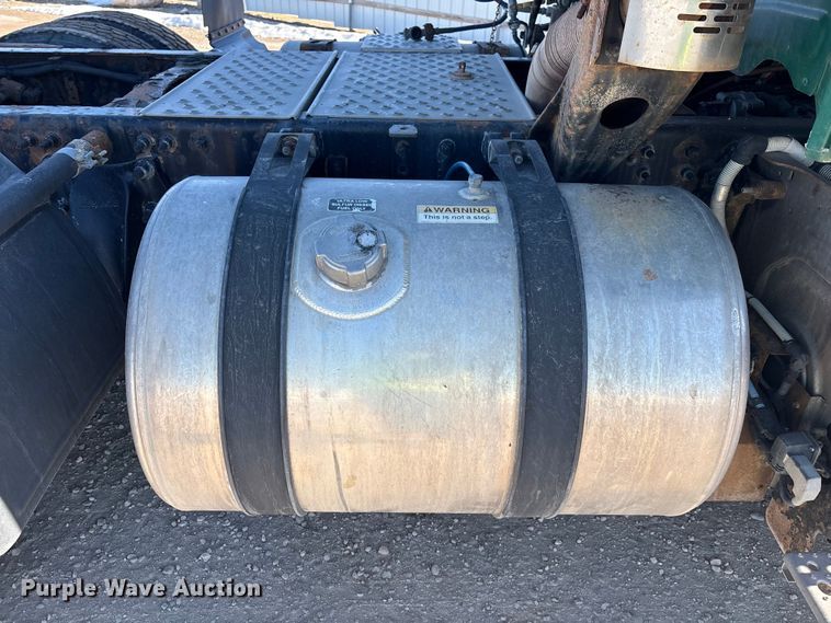 image for item YA2282 2017 Freightliner Cascadia 125 semi truck