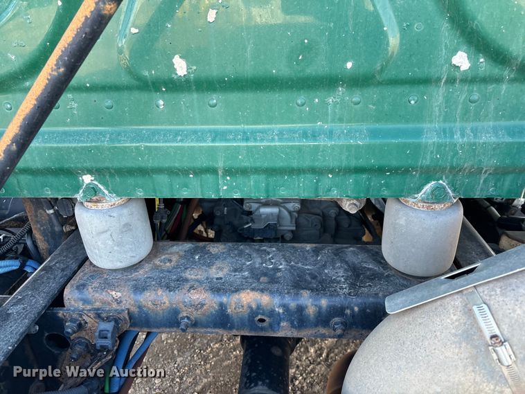 image for item YA2282 2017 Freightliner Cascadia 125 semi truck