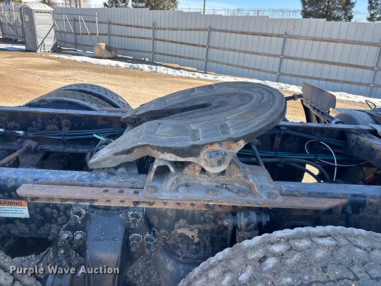 image for item YA2282 2017 Freightliner Cascadia 125 semi truck