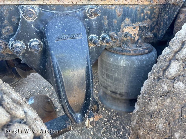 image for item YA2282 2017 Freightliner Cascadia 125 semi truck