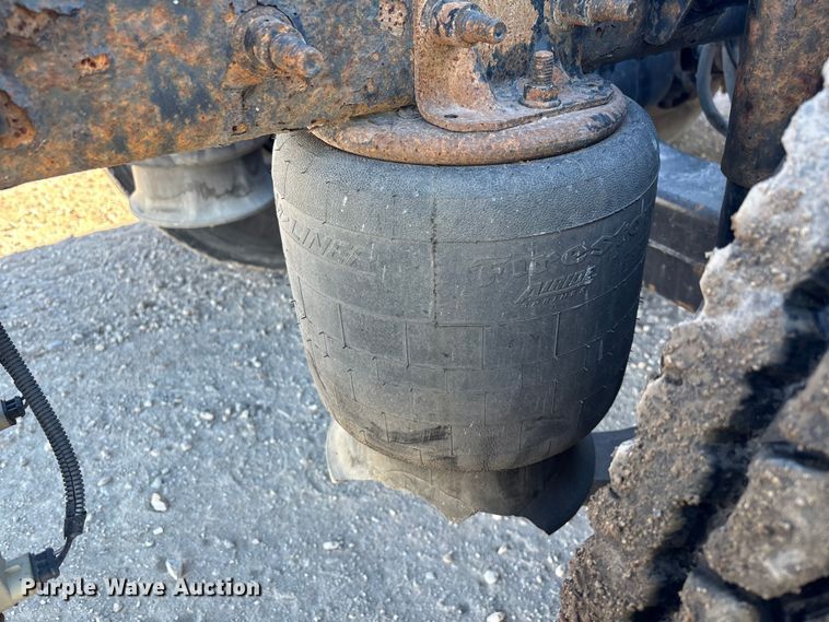 image for item YA2282 2017 Freightliner Cascadia 125 semi truck