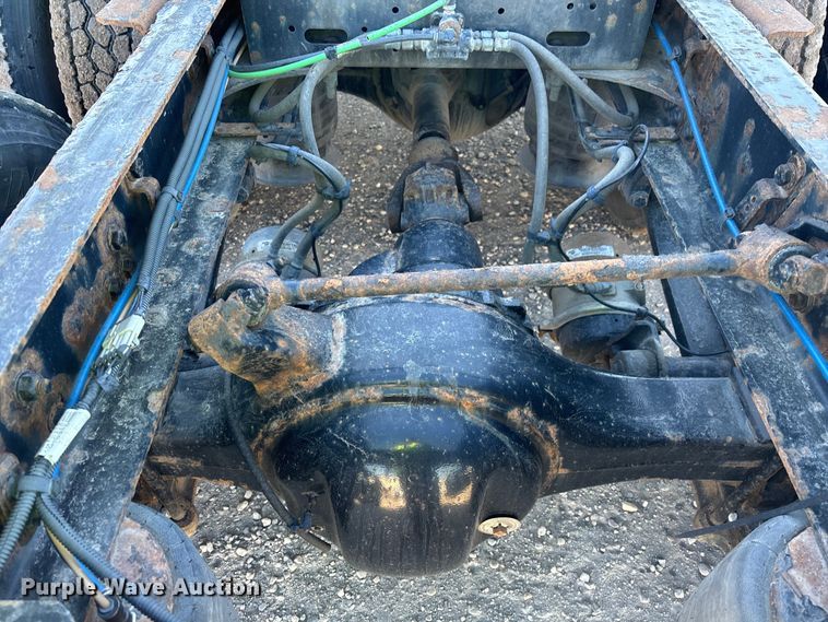 image for item YA2282 2017 Freightliner Cascadia 125 semi truck