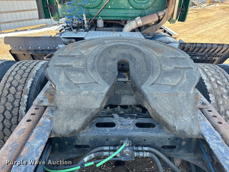 image for item YA2282 2017 Freightliner Cascadia 125 semi truck