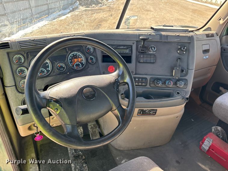 image for item YA2282 2017 Freightliner Cascadia 125 semi truck