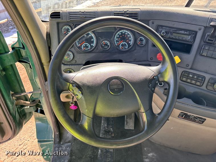 image for item YA2282 2017 Freightliner Cascadia 125 semi truck