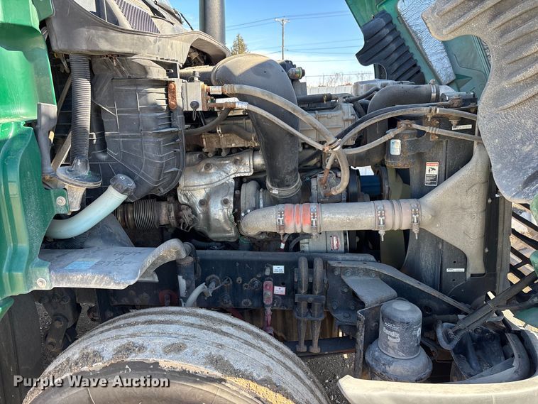 image for item YA2282 2017 Freightliner Cascadia 125 semi truck