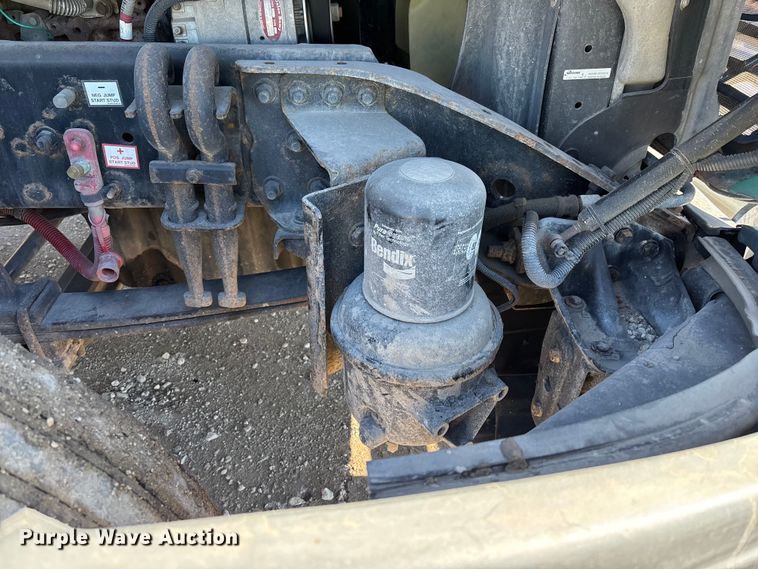 image for item YA2282 2017 Freightliner Cascadia 125 semi truck