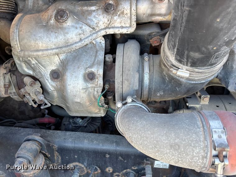 image for item YA2282 2017 Freightliner Cascadia 125 semi truck