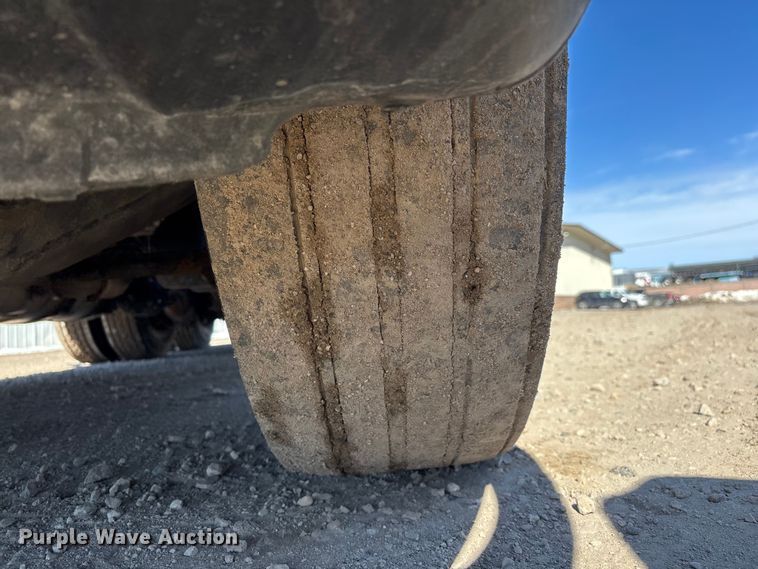 image for item YA2282 2017 Freightliner Cascadia 125 semi truck