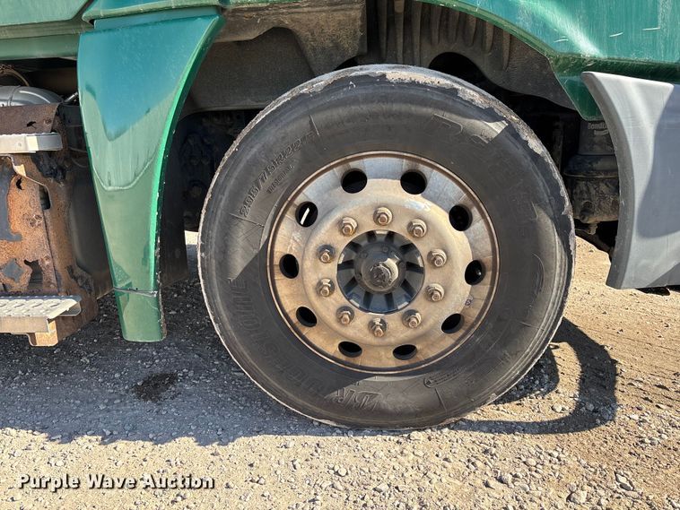 image for item YA2282 2017 Freightliner Cascadia 125 semi truck