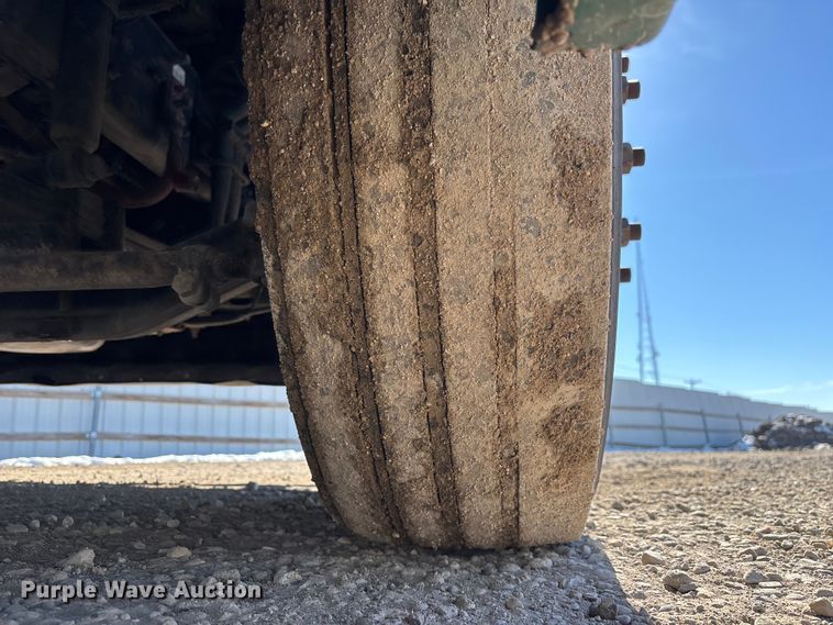 image for item YA2282 2017 Freightliner Cascadia 125 semi truck