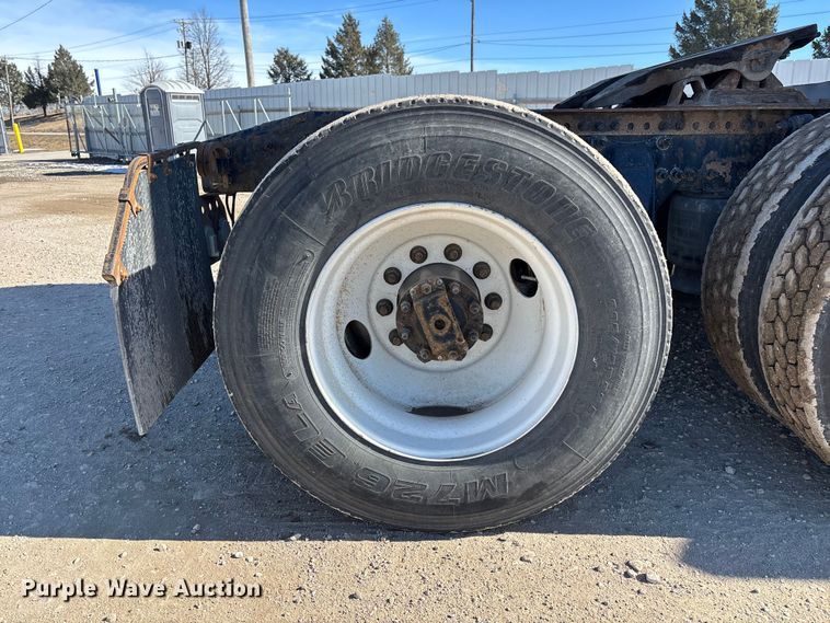 image for item YA2282 2017 Freightliner Cascadia 125 semi truck