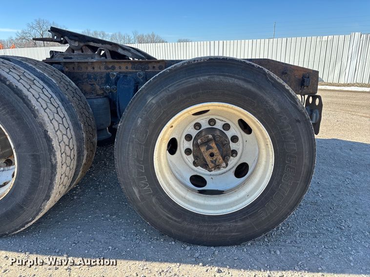 image for item YA2282 2017 Freightliner Cascadia 125 semi truck