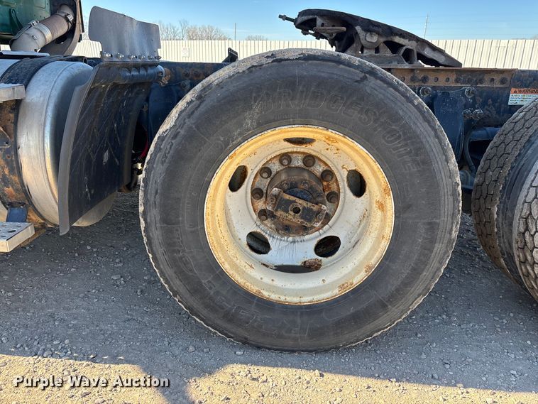 image for item YA2282 2017 Freightliner Cascadia 125 semi truck