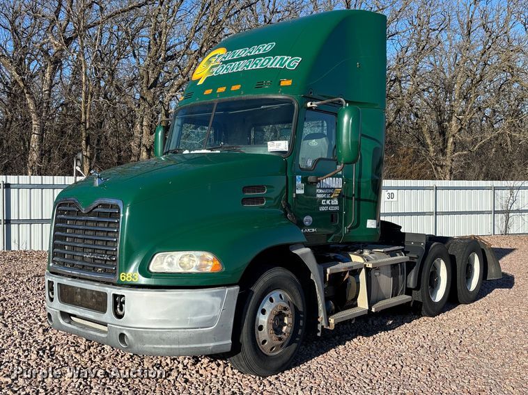 image for item YA2284 2016 Mack CXU613 semi truck