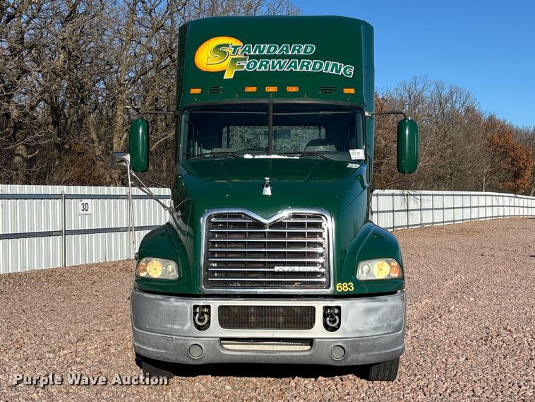 image for item YA2284 2016 Mack CXU613 semi truck