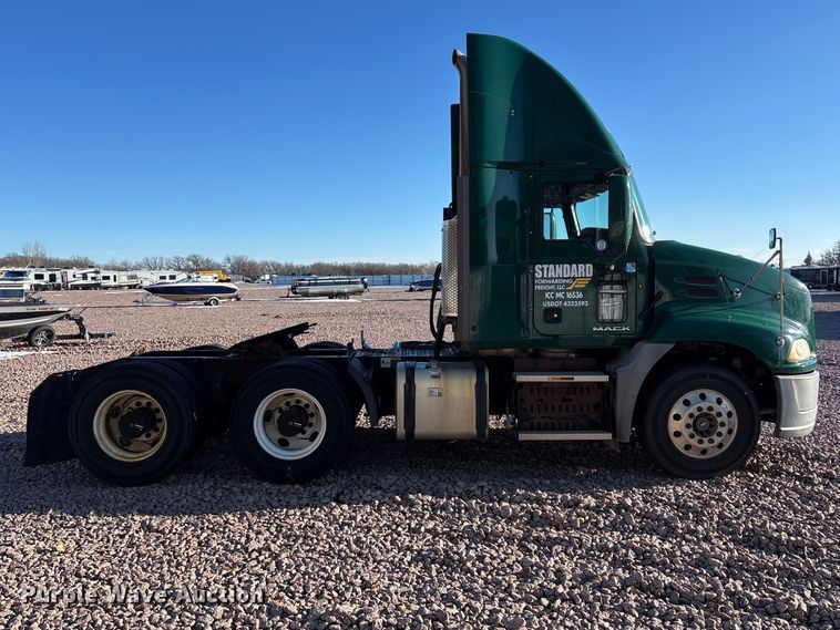 image for item YA2284 2016 Mack CXU613 semi truck