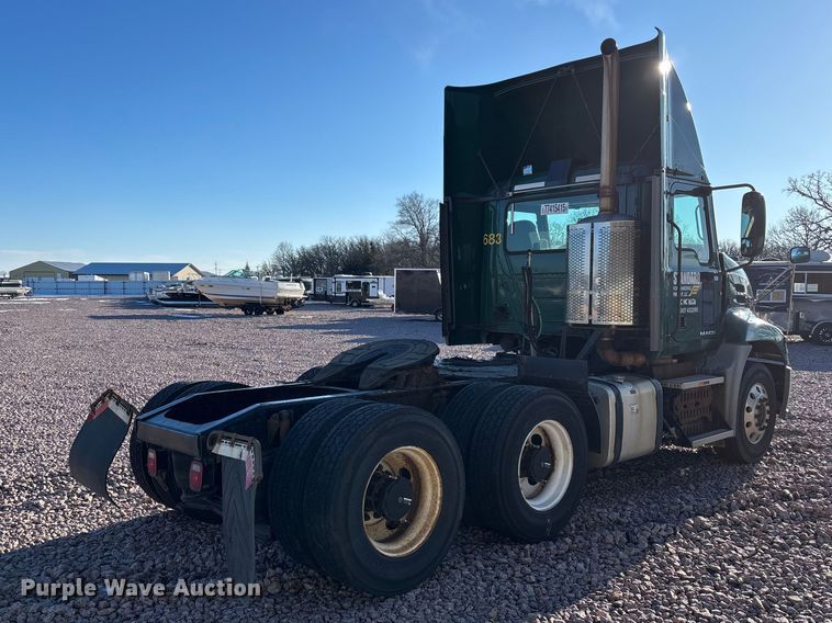 image for item YA2284 2016 Mack CXU613 semi truck