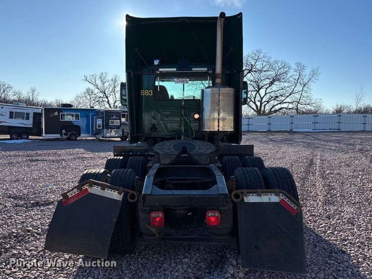 image for item YA2284 2016 Mack CXU613 semi truck