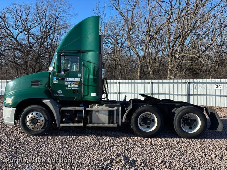 image for item YA2284 2016 Mack CXU613 semi truck
