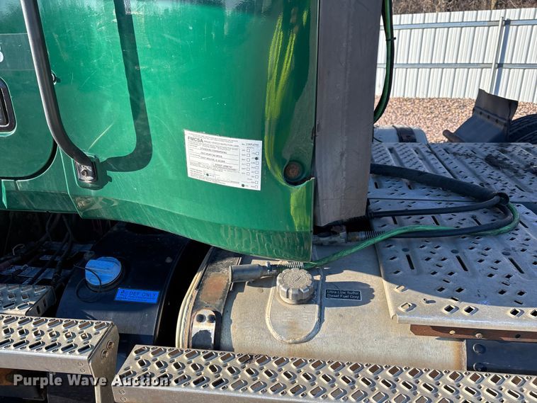 image for item YA2284 2016 Mack CXU613 semi truck