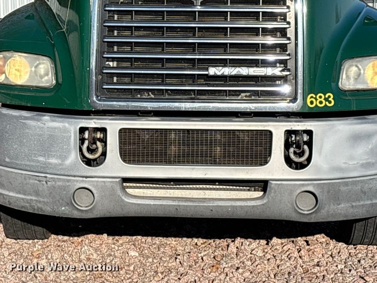 image for item YA2284 2016 Mack CXU613 semi truck