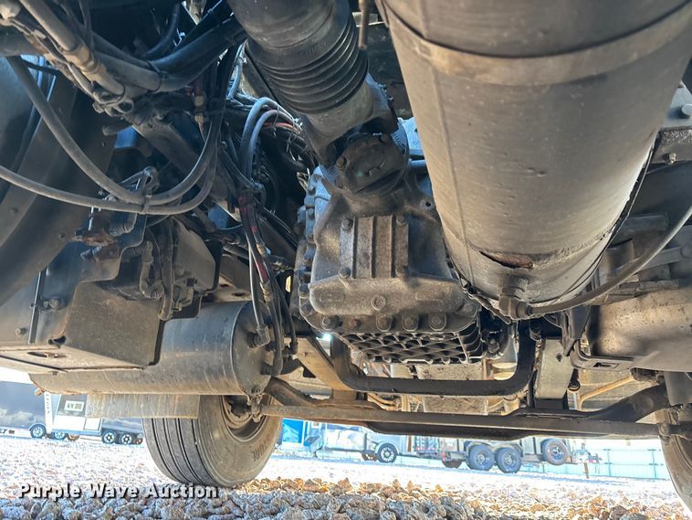 image for item YA2284 2016 Mack CXU613 semi truck