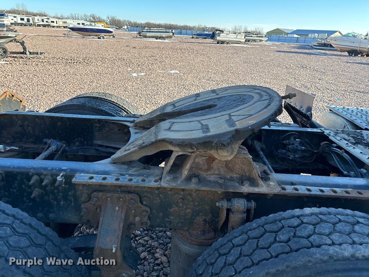 image for item YA2284 2016 Mack CXU613 semi truck