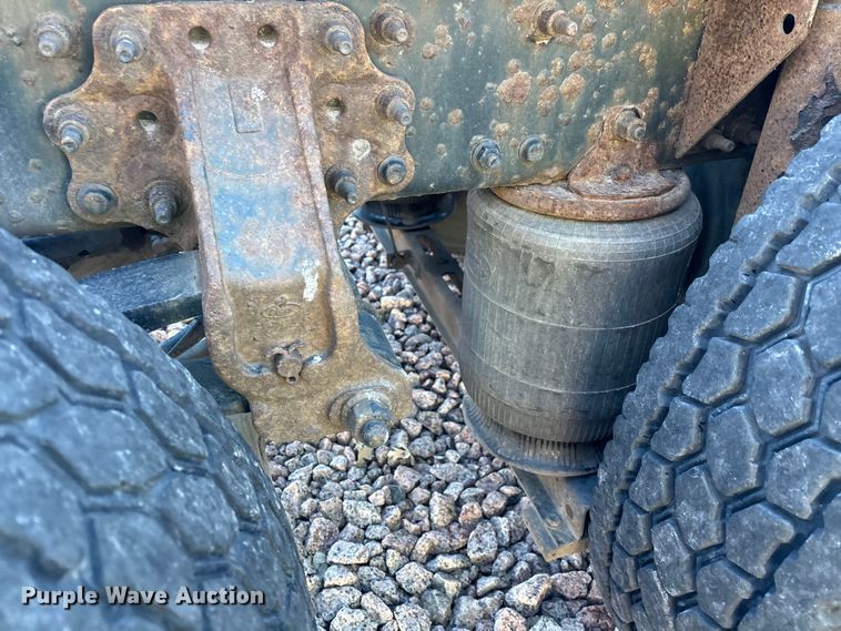 image for item YA2284 2016 Mack CXU613 semi truck