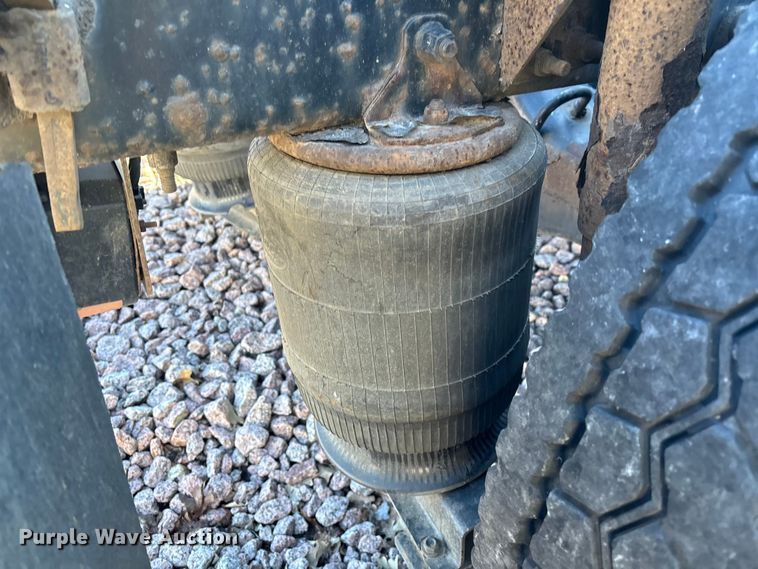 image for item YA2284 2016 Mack CXU613 semi truck