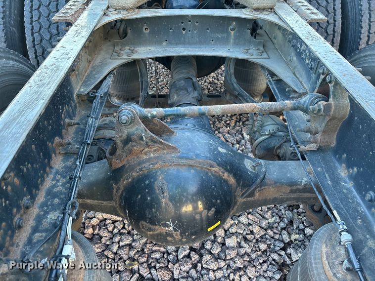 image for item YA2284 2016 Mack CXU613 semi truck