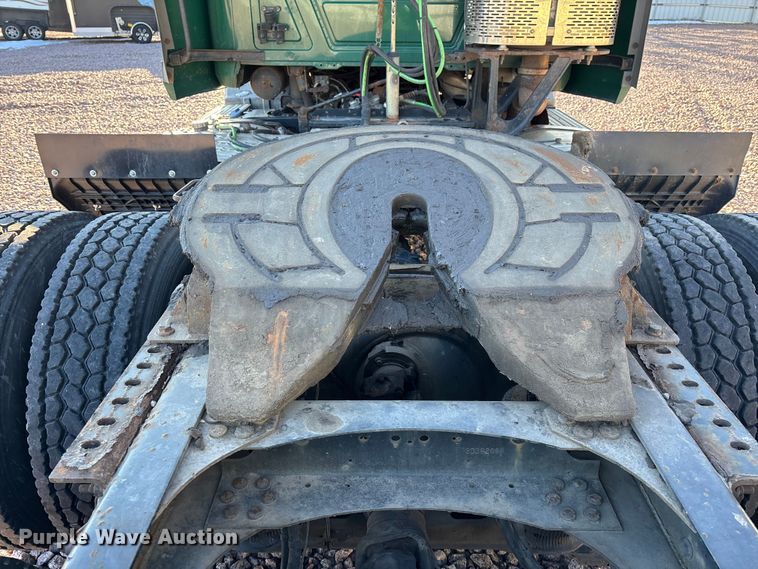 image for item YA2284 2016 Mack CXU613 semi truck