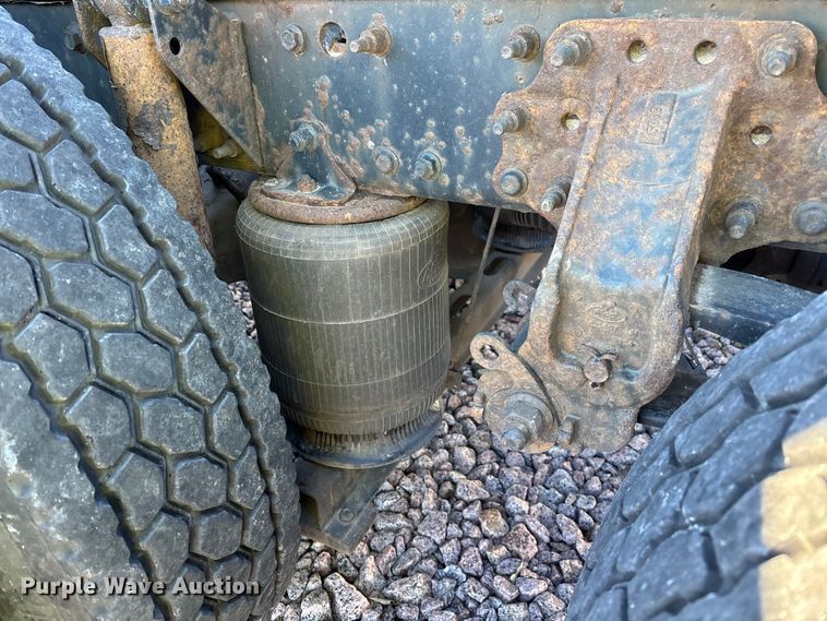 image for item YA2284 2016 Mack CXU613 semi truck