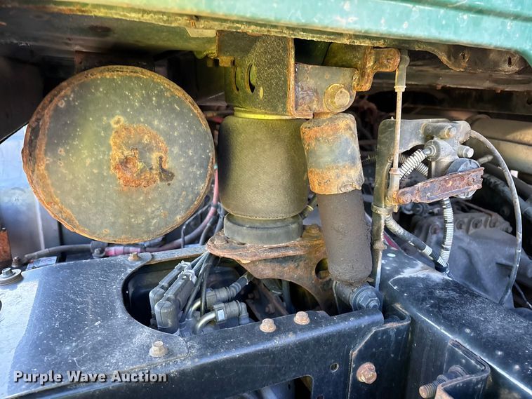 image for item YA2284 2016 Mack CXU613 semi truck