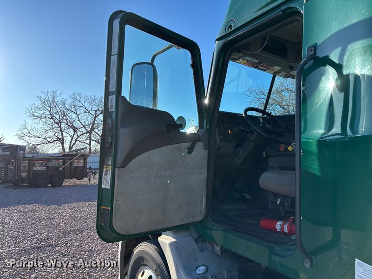 image for item YA2284 2016 Mack CXU613 semi truck