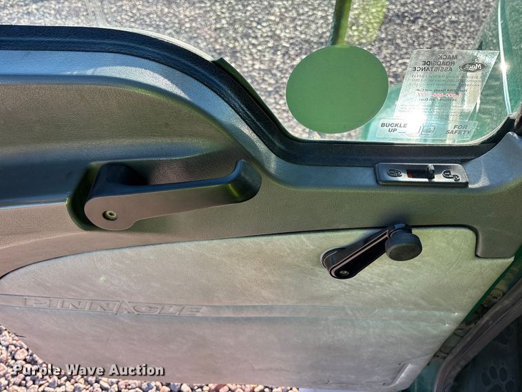 image for item YA2284 2016 Mack CXU613 semi truck