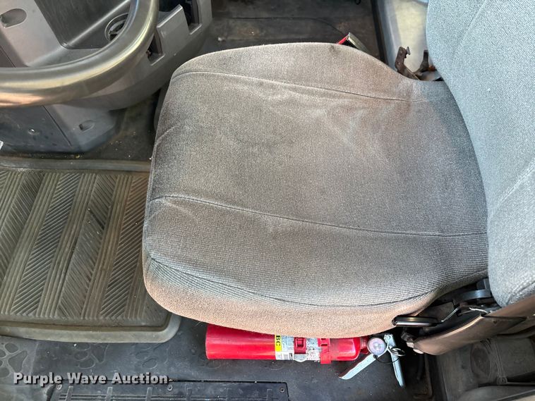 image for item YA2284 2016 Mack CXU613 semi truck