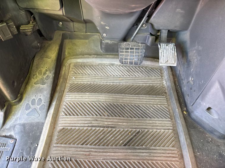 image for item YA2284 2016 Mack CXU613 semi truck