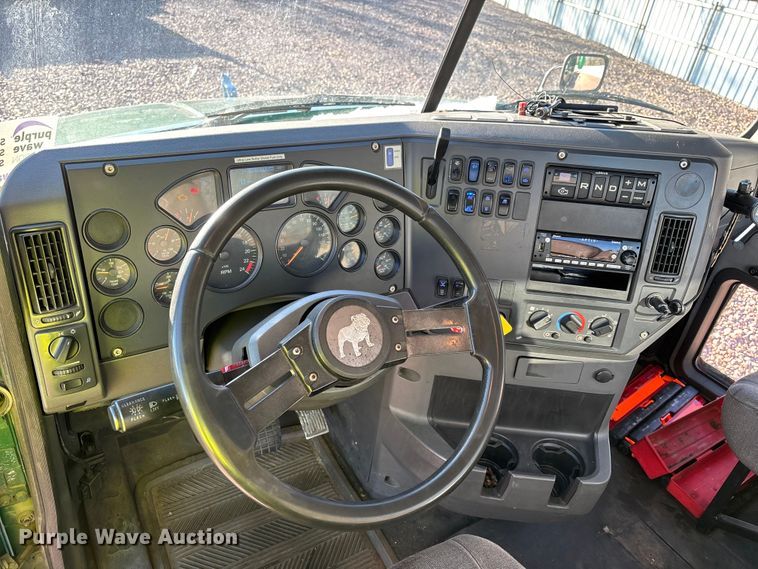 image for item YA2284 2016 Mack CXU613 semi truck