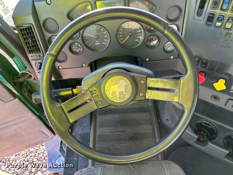 image for item YA2284 2016 Mack CXU613 semi truck