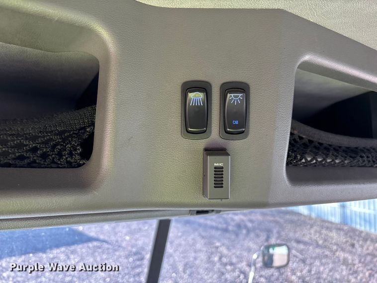 image for item YA2284 2016 Mack CXU613 semi truck