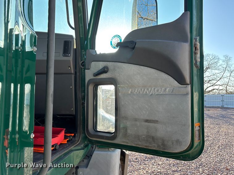 image for item YA2284 2016 Mack CXU613 semi truck