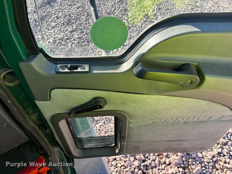 image for item YA2284 2016 Mack CXU613 semi truck