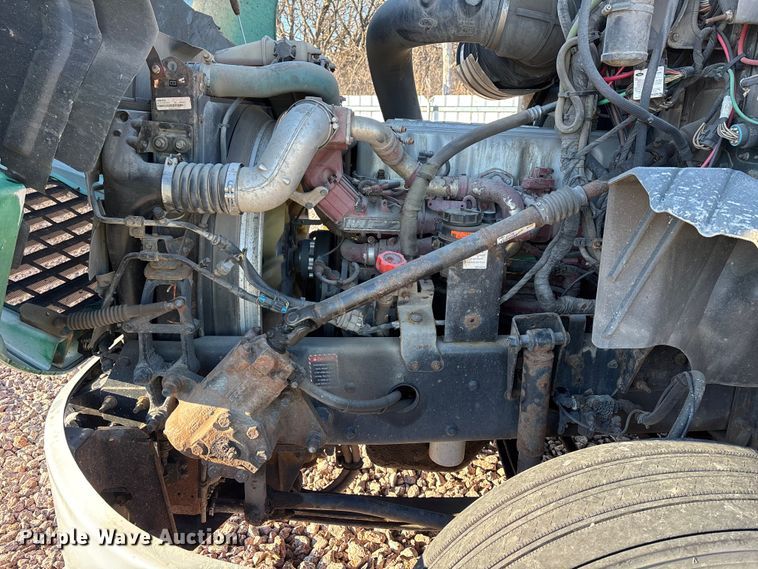 image for item YA2284 2016 Mack CXU613 semi truck