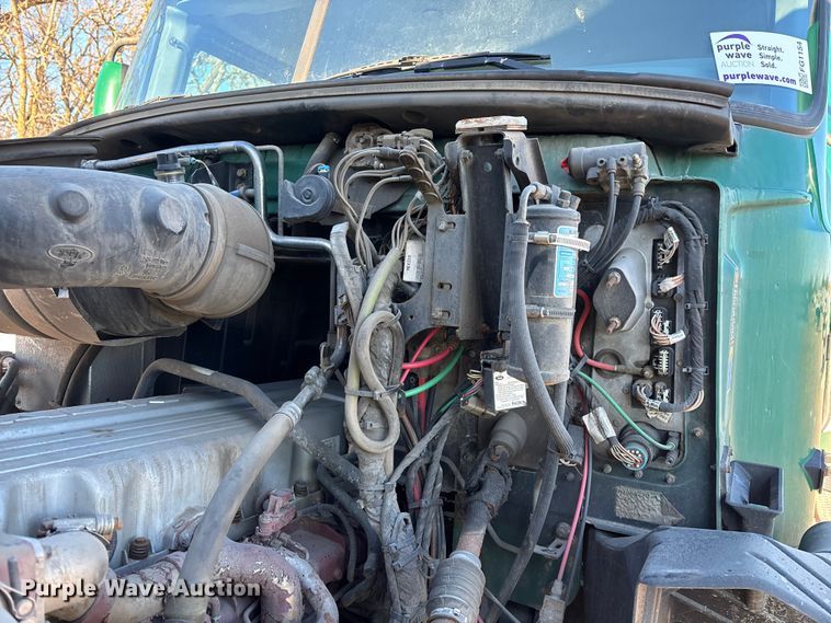 image for item YA2284 2016 Mack CXU613 semi truck