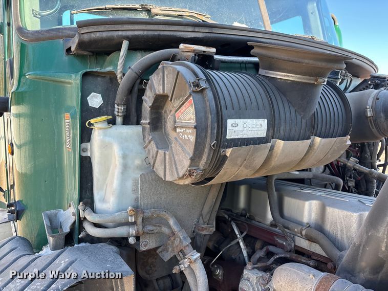 image for item YA2284 2016 Mack CXU613 semi truck