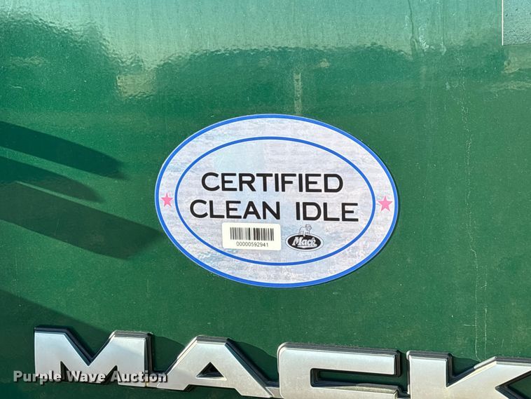 image for item YA2284 2016 Mack CXU613 semi truck