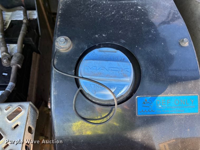 image for item YA2284 2016 Mack CXU613 semi truck