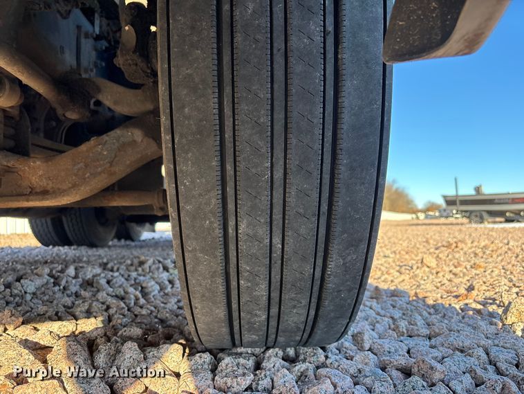 image for item YA2284 2016 Mack CXU613 semi truck