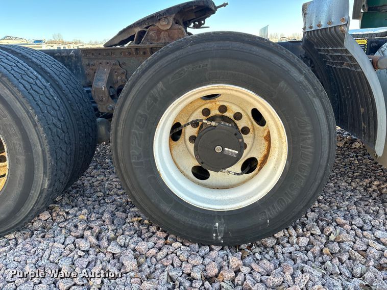 image for item YA2284 2016 Mack CXU613 semi truck